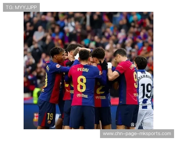 巴萨莱万快速插上头球破门续写高光时刻