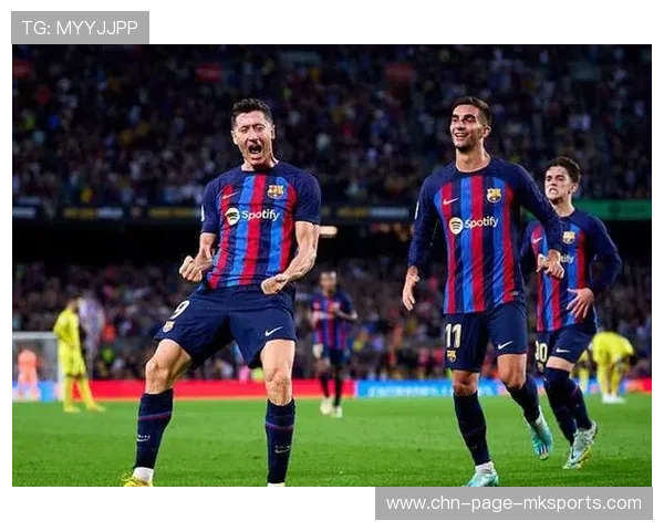 巴萨莱万背身做球队友推射破门，默契配合再现王者风采